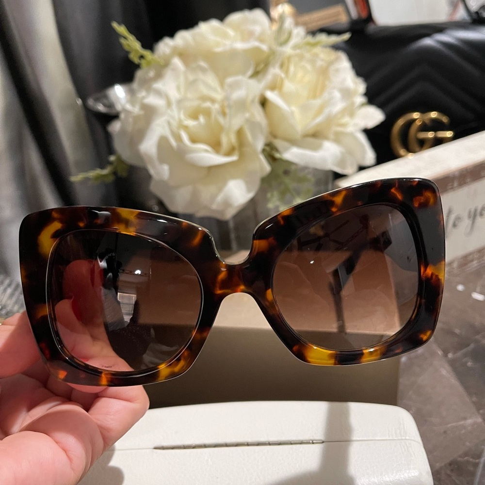 Versace acetate women’s sunglasses in EUC❤️